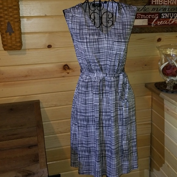 $6 ☆SALE☆ APT 9 DRESS - Picture 3 of 5